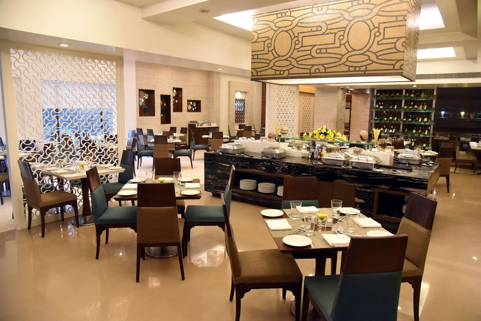 Radisson Hotel Varanasi Esterno foto