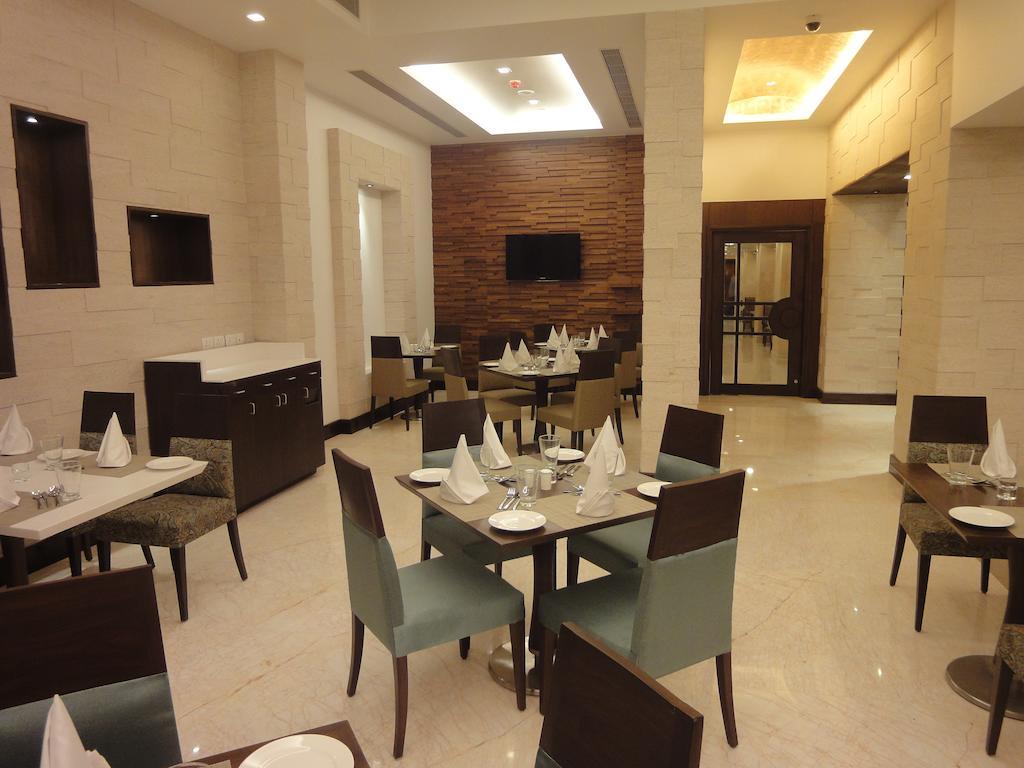 Radisson Hotel Varanasi Esterno foto